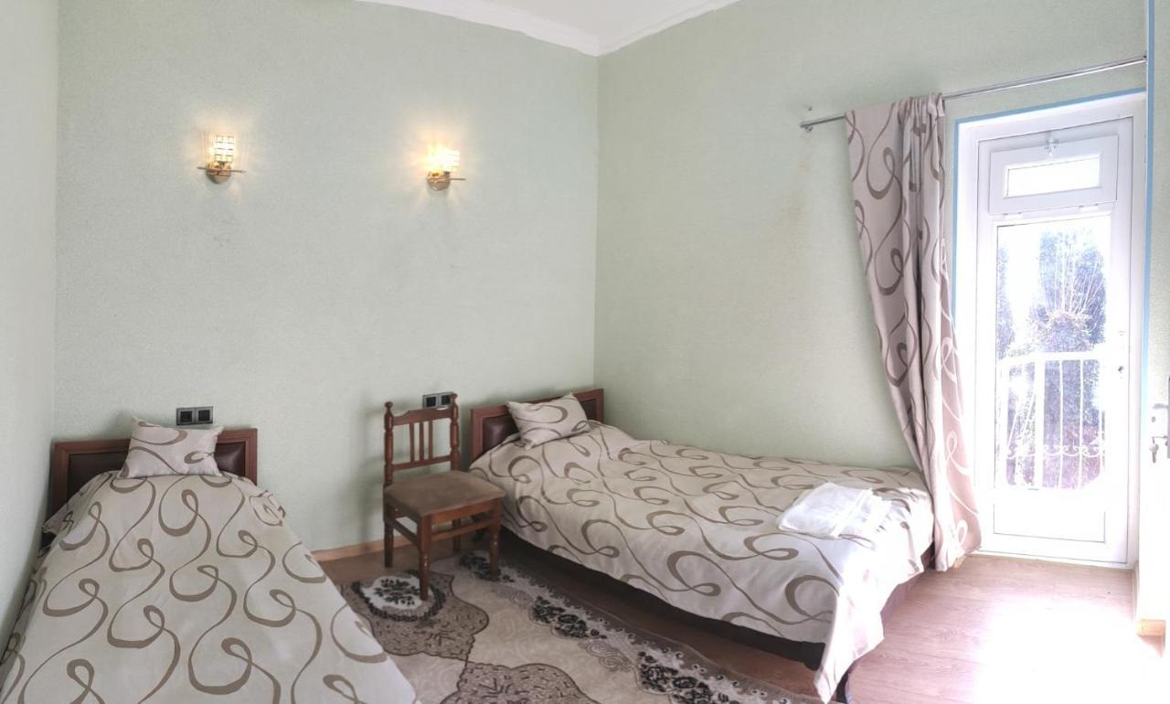 Dost Evi Motel Şǝki Exterior foto
