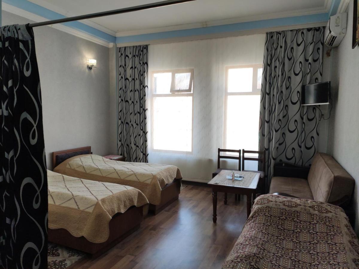 Dost Evi Motel Şǝki Exterior foto
