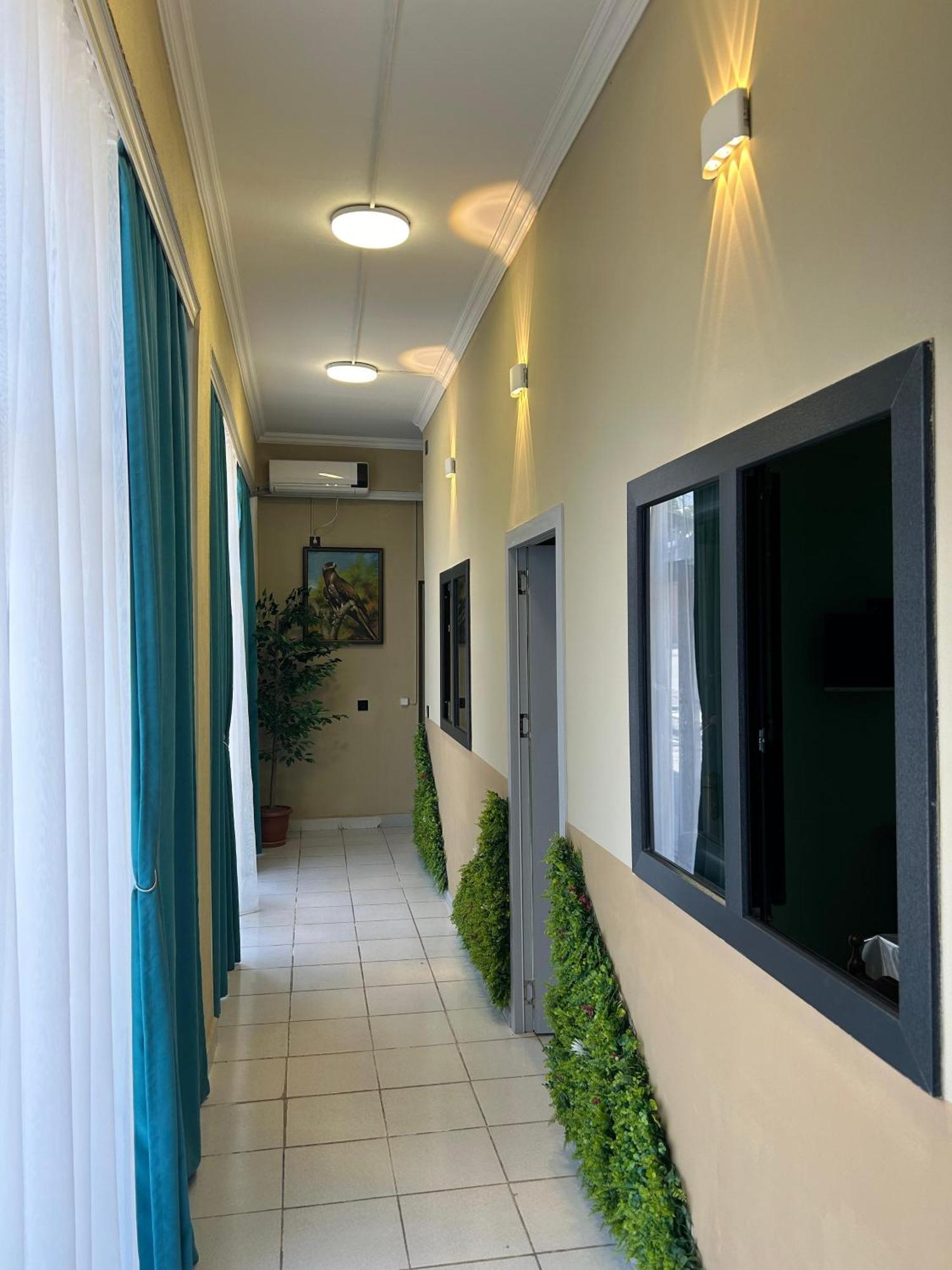 Dost Evi Motel Şǝki Exterior foto