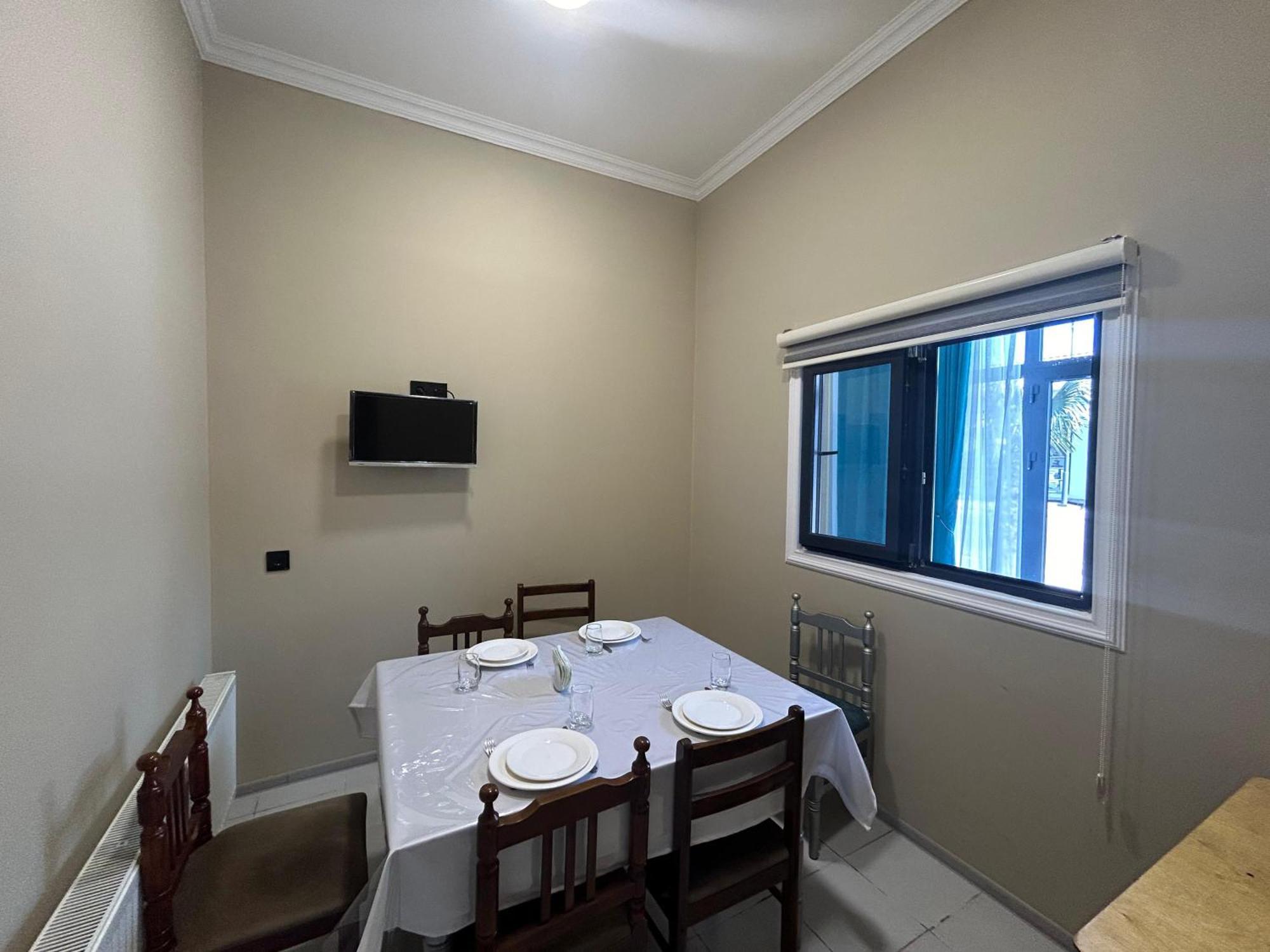 Dost Evi Motel Şǝki Exterior foto